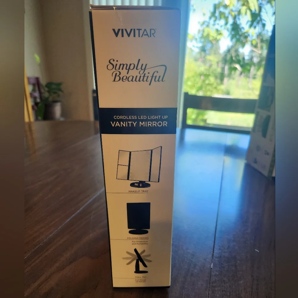 New CORDLESS LED LIGHT UP VANITY MIRROR VIVITAR